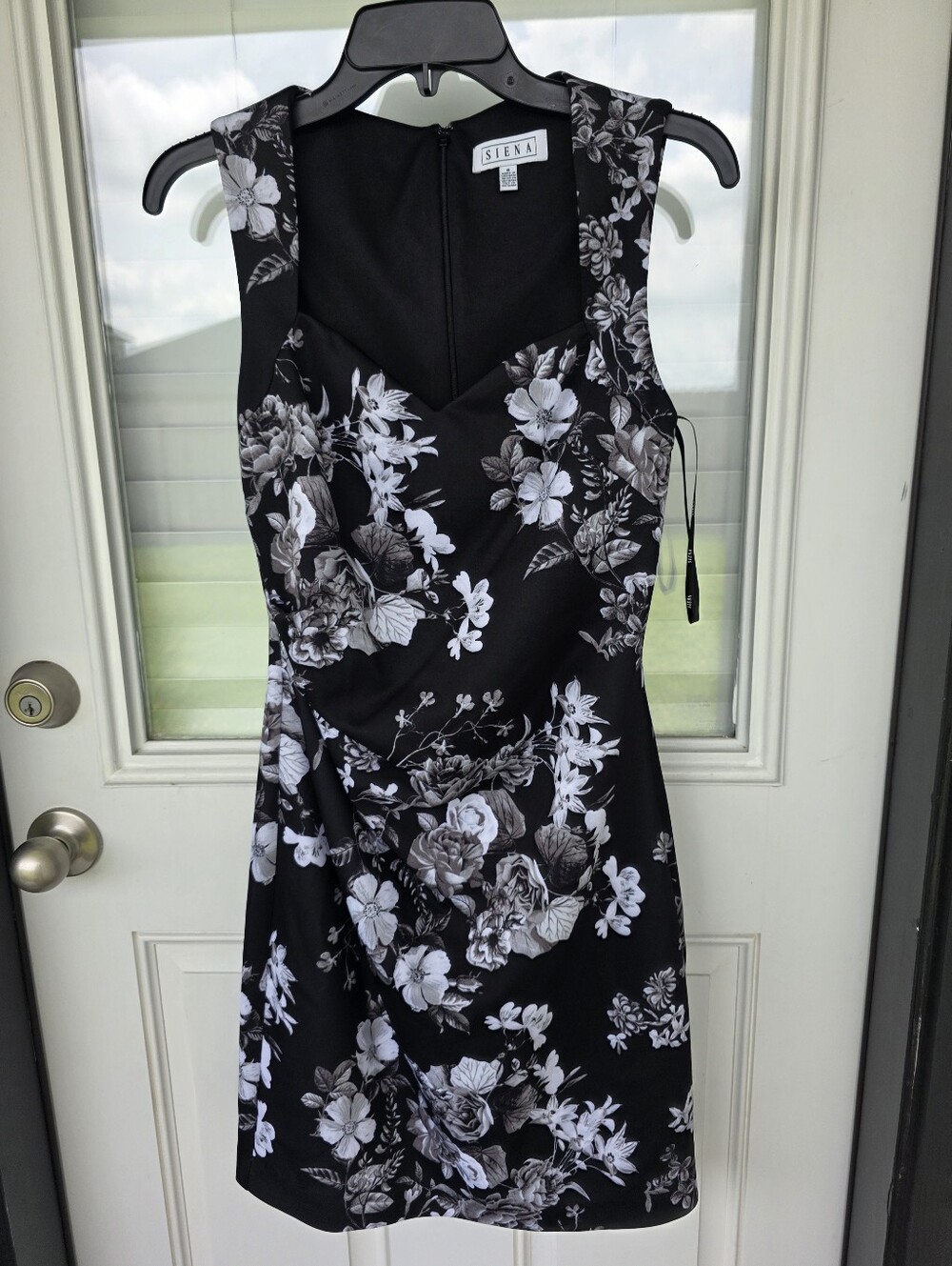 Siena Black White Floral Sheath Dress Size 8 Sleeveless V Neck Elegant NWT Party - Picture 4 of 10